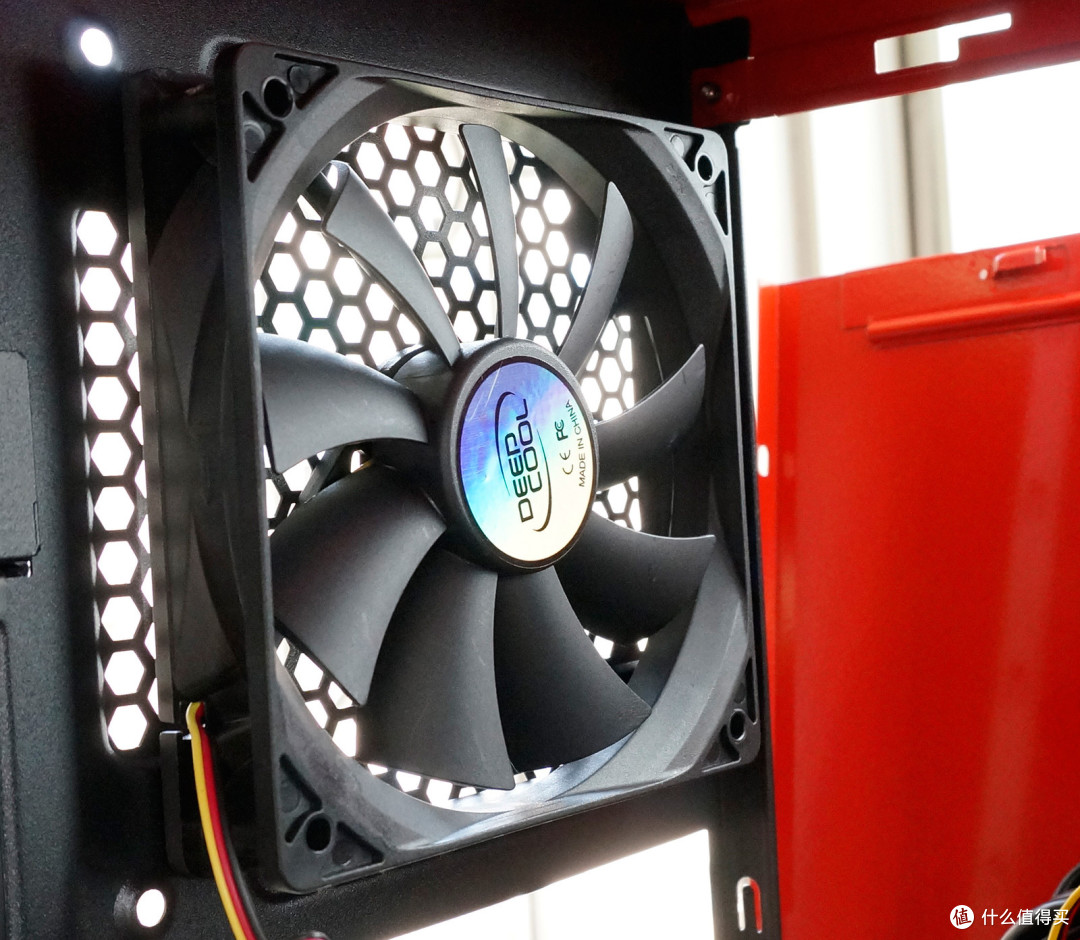 一座“城堡”的艺术之旅:DEEPCOOL 九州风神 蒸汽城堡变身“光污染”城堡