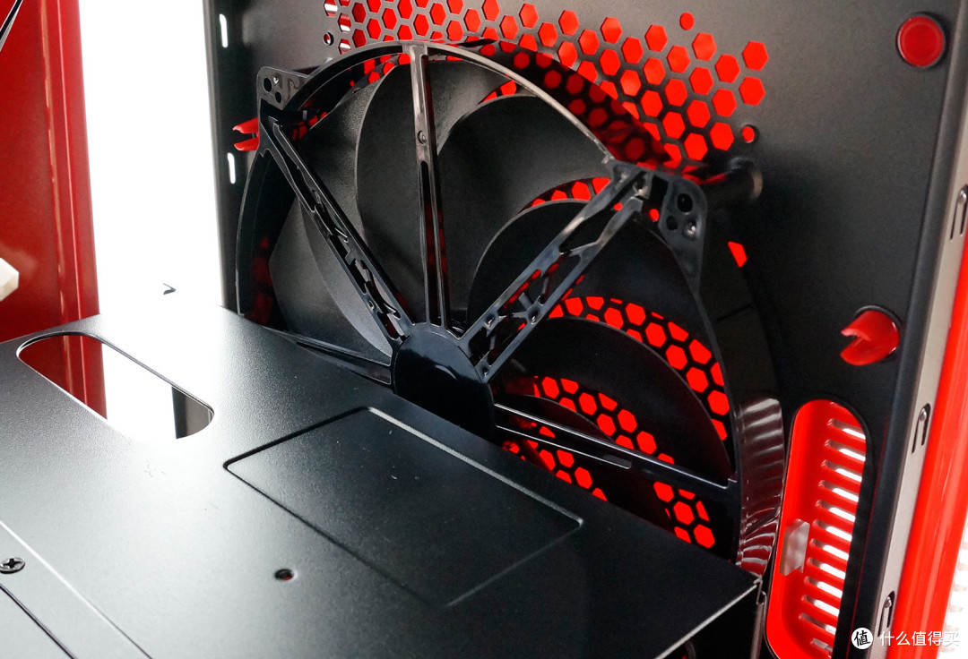 一座“城堡”的艺术之旅:DEEPCOOL 九州风神 蒸汽城堡变身“光污染”城堡
