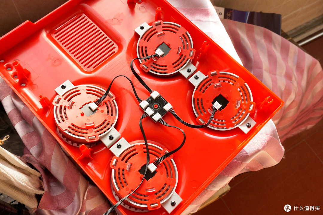一座“城堡”的艺术之旅:DEEPCOOL 九州风神 蒸汽城堡变身“光污染”城堡