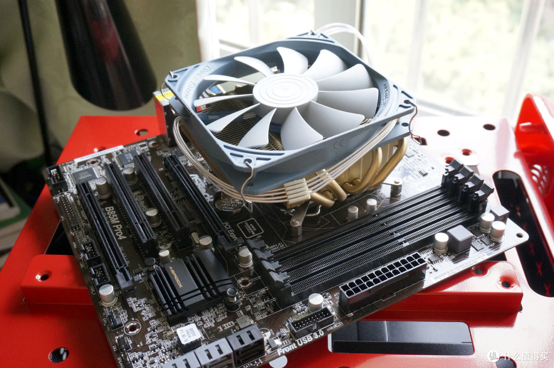 一座“城堡”的艺术之旅:DEEPCOOL 九州风神 蒸汽城堡变身“光污染”城堡
