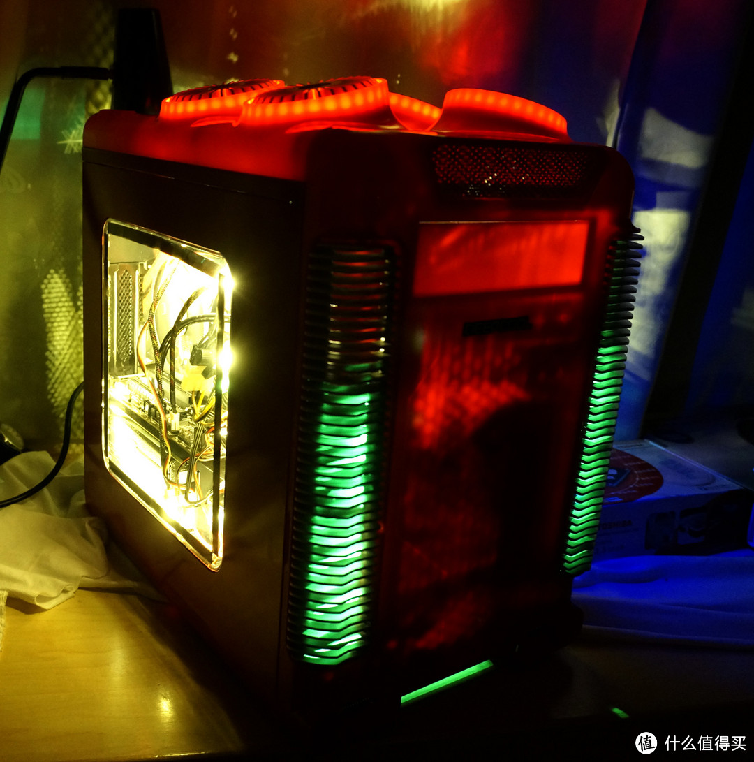 一座“城堡”的艺术之旅:DEEPCOOL 九州风神 蒸汽城堡变身“光污染”城堡
