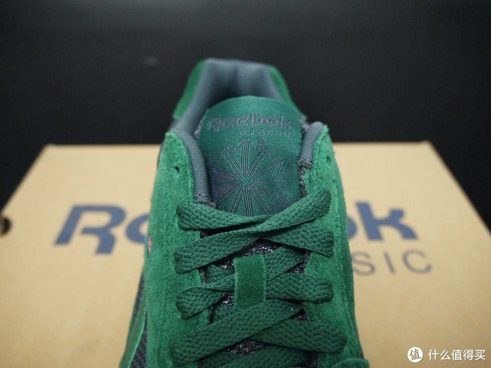 低调的配色；Reebok 锐步 复古跑鞋 GL6000