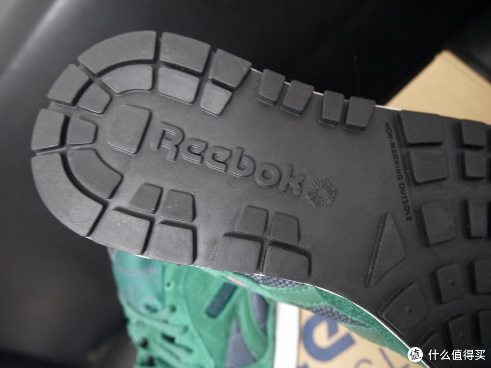 低调的配色；Reebok 锐步 复古跑鞋 GL6000