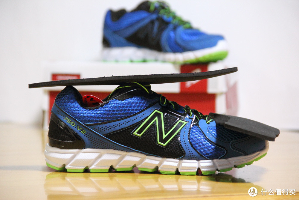 校园蓝精灵：New Balance 新百伦 KJ750VBY 青少年款跑鞋