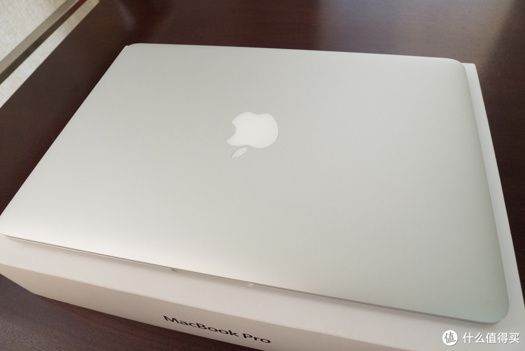 往白苹果里插一柄小彩旗：MAC OS/WINDOWS硬件效能对比兼苹果 MacBook Pro MGX82 笔记本开箱