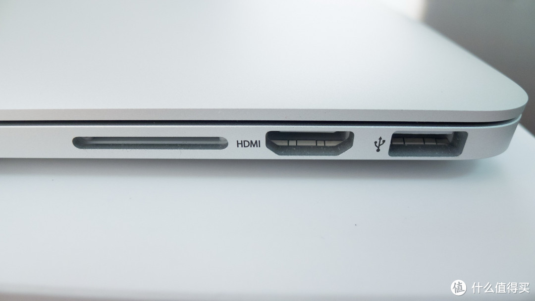 往白苹果里插一柄小彩旗：MAC OS/WINDOWS硬件效能对比兼苹果 MacBook Pro MGX82 笔记本开箱