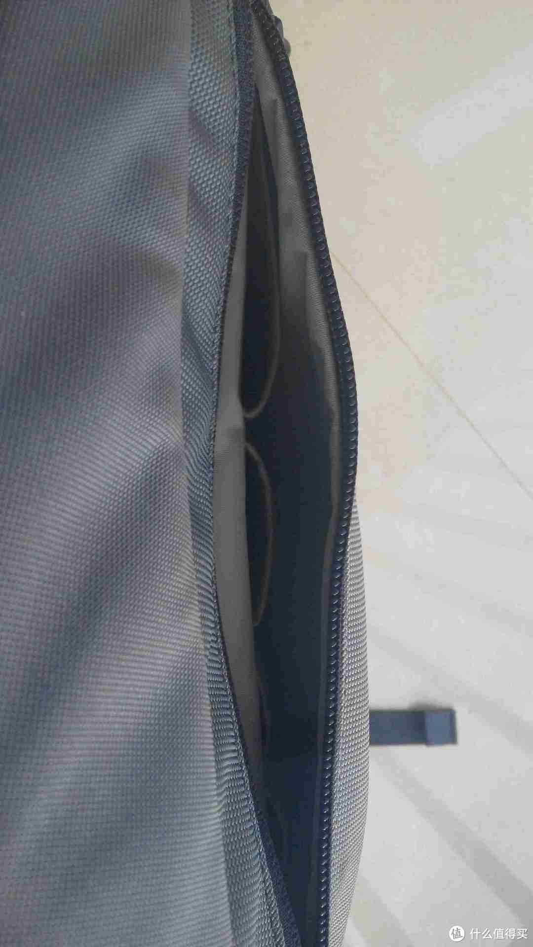 两年崭新依旧：Arc'teryx 始祖鸟 Blade 24L Backpack 舒适户外电脑包