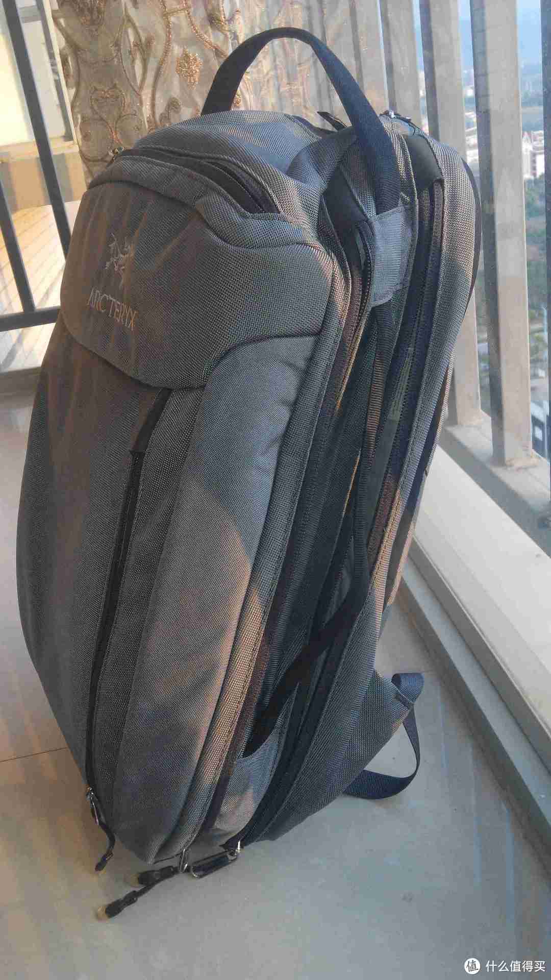 两年崭新依旧：Arc'teryx 始祖鸟 Blade 24L Backpack 舒适户外电脑包