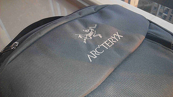 两年崭新依旧：Arc'teryx 始祖鸟 Blade 24L Backpack 舒适户外电脑包