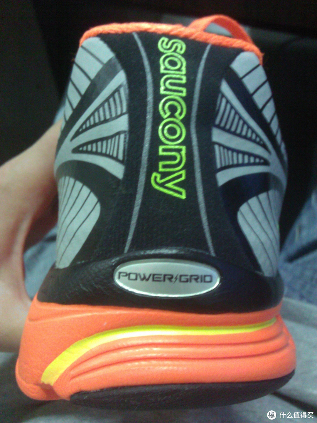 白天不懂夜的骚:Saucony 索康尼 Kinvara 4 Viziglo 男款跑鞋 夜光版