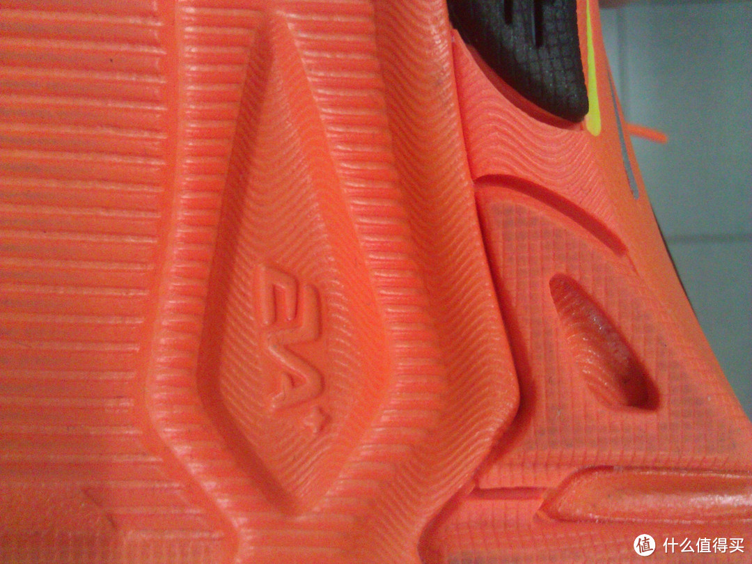白天不懂夜的骚:Saucony 索康尼 Kinvara 4 Viziglo 男款跑鞋 夜光版