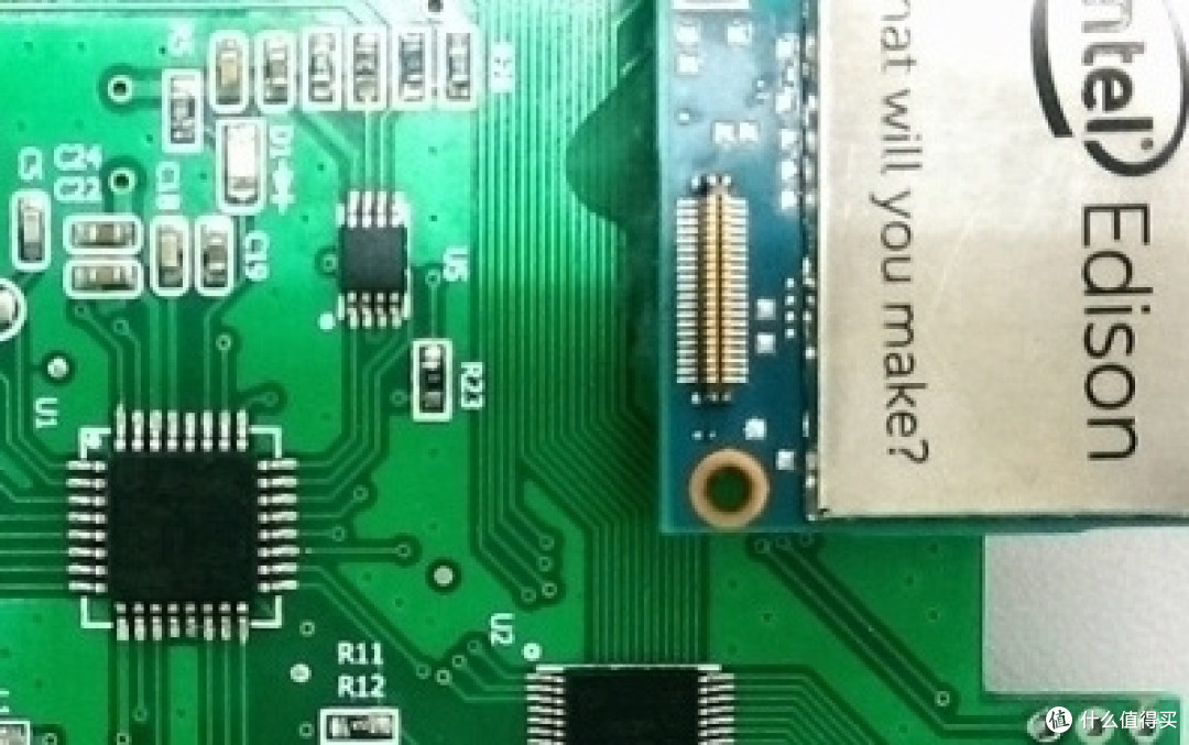 麻雀虽小五脏俱全:Intel推出SD卡大小的超迷你型电脑Edison