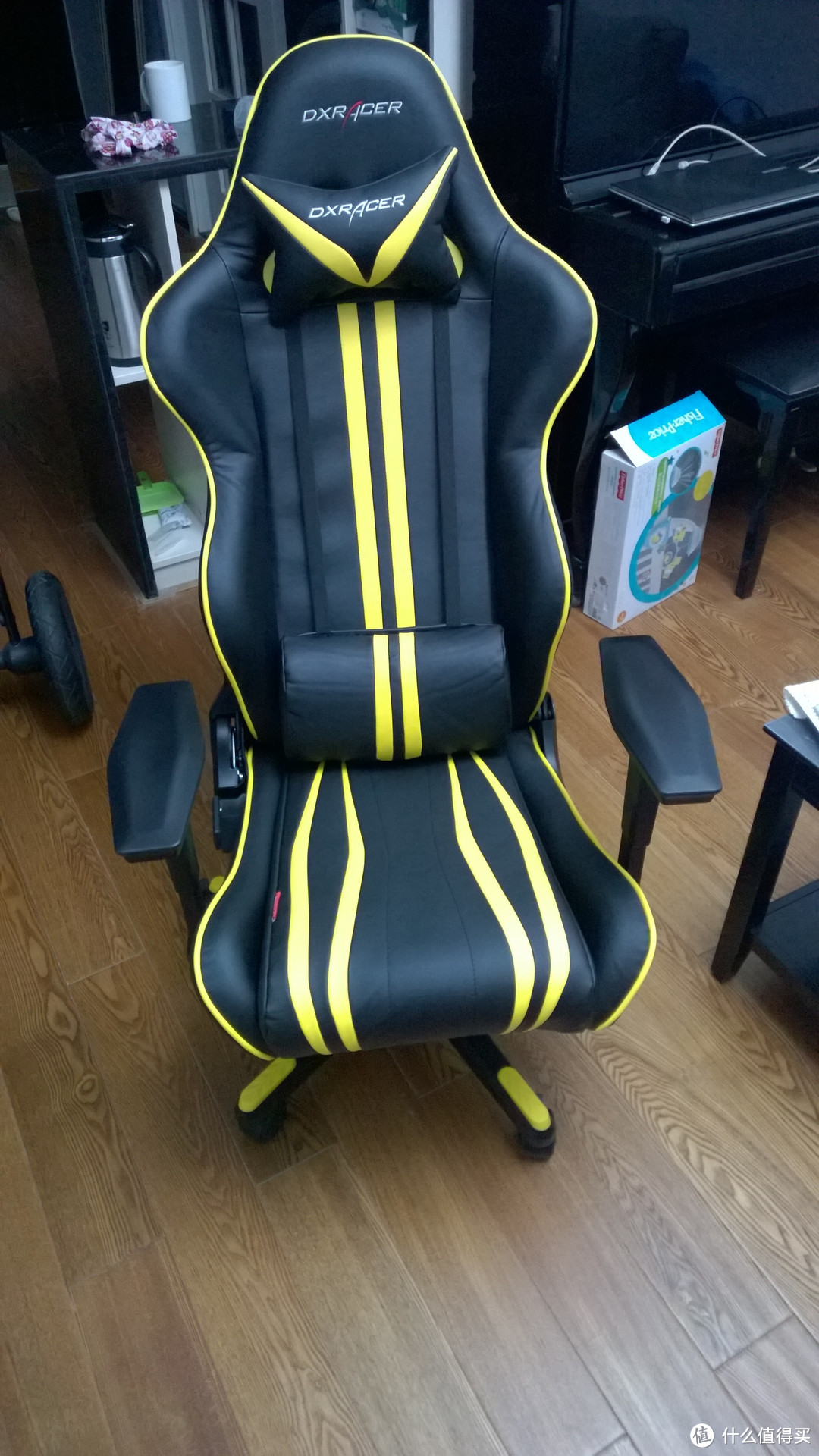 中了爱情公寓的毒，今朝终于得解！入手DXRACER 迪锐克斯 DXRACER RS9 人体工学电竞座椅