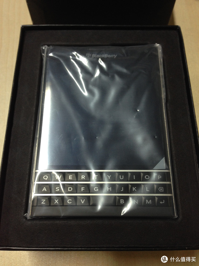 有的聊!BlackBerry 黑莓 Passport 方屏手机