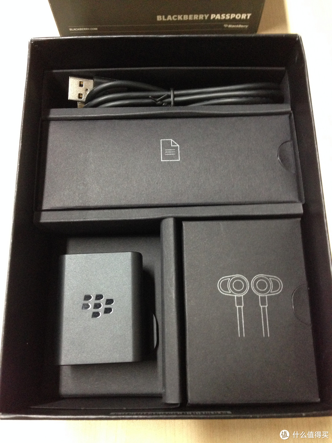 有的聊！BlackBerry 黑莓 Passport 方屏手机