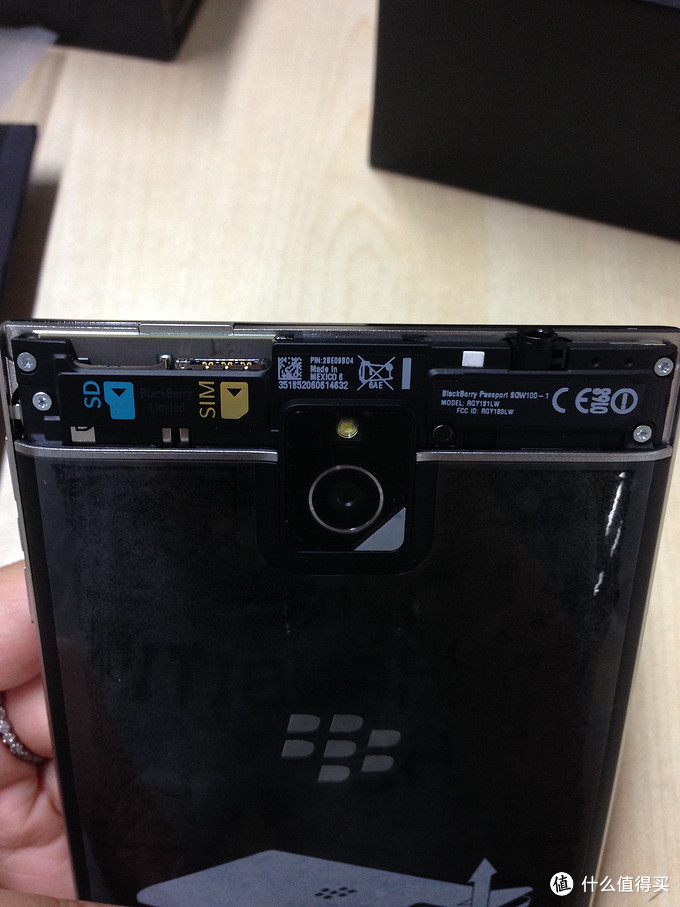 有的聊！BlackBerry 黑莓 Passport 方屏手机