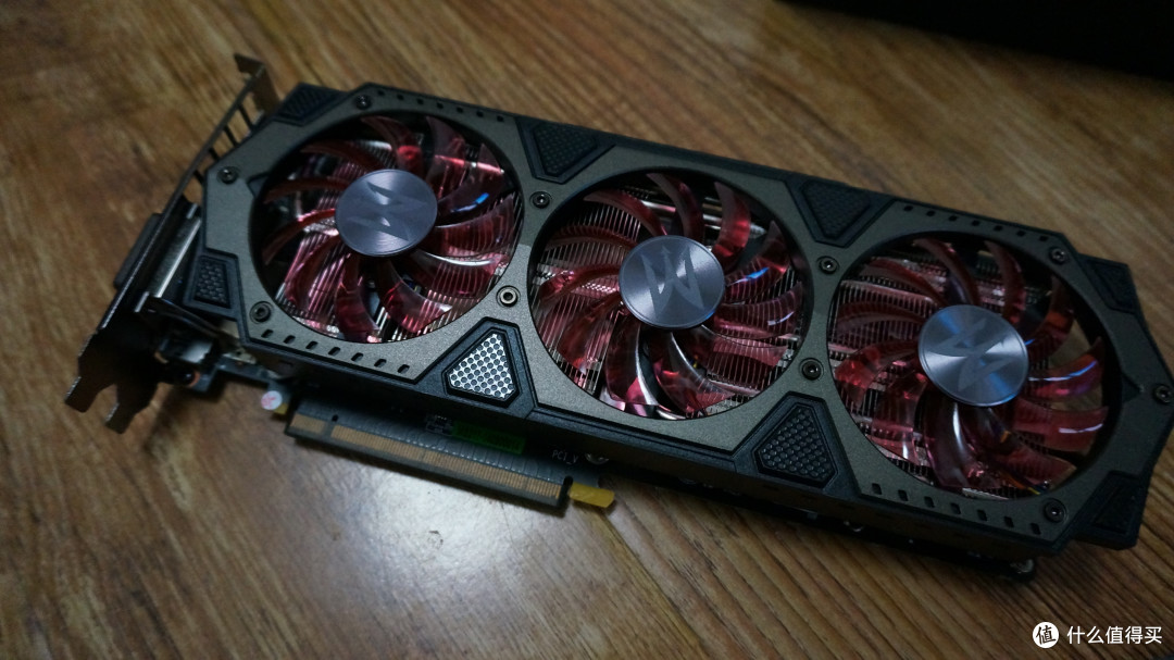 影驰gtx980 gamer 1228-1329mhz/7010mhz 显卡 三屏游戏效果