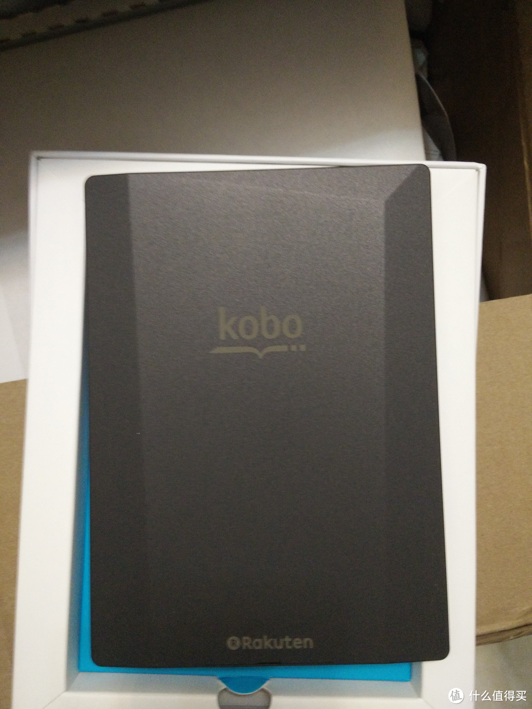 Kindle Voyage 之外的选择，Kobo Aura H2O首发开箱测试