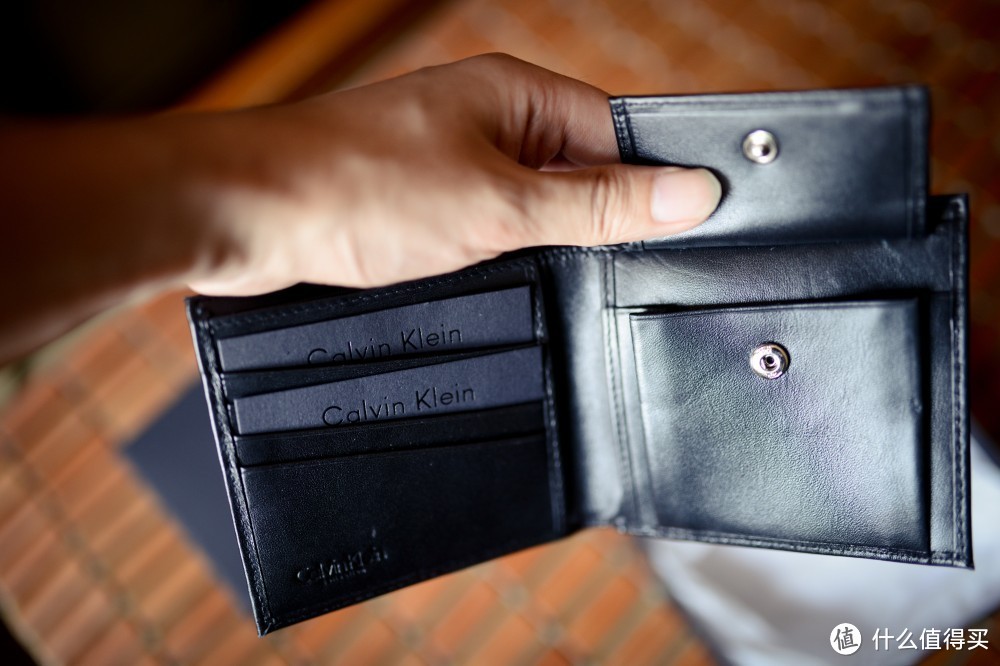 钱包君，你又瘦了：Calvin Klein CK 男款两折钱包