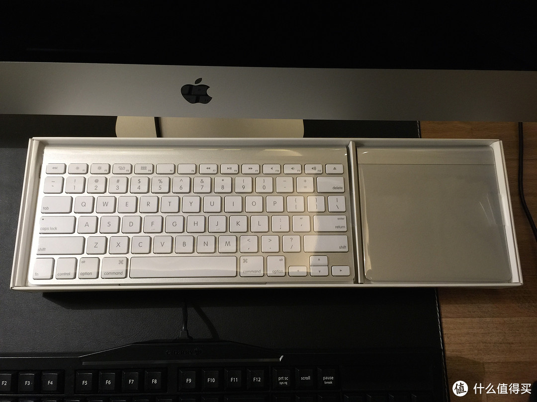 27寸5KRetina显示屏：Apple 苹果 iMac MF886CH/A 一体机