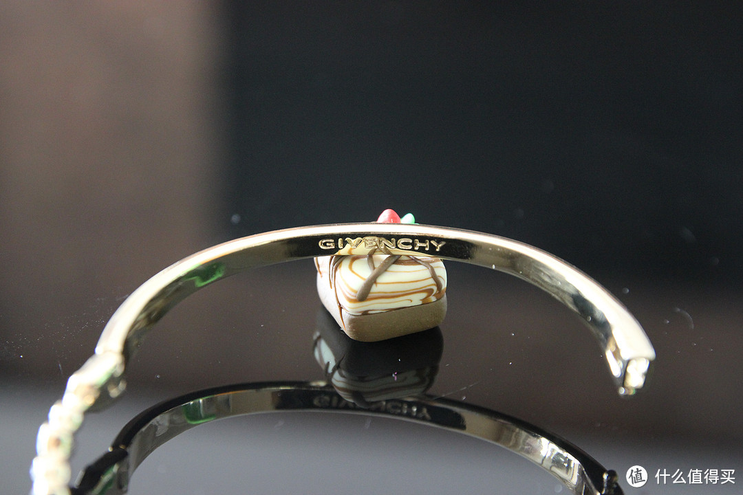 秀气而闪亮：Givenchy 纪梵希 Hinged Bangle 女士水钻手镯