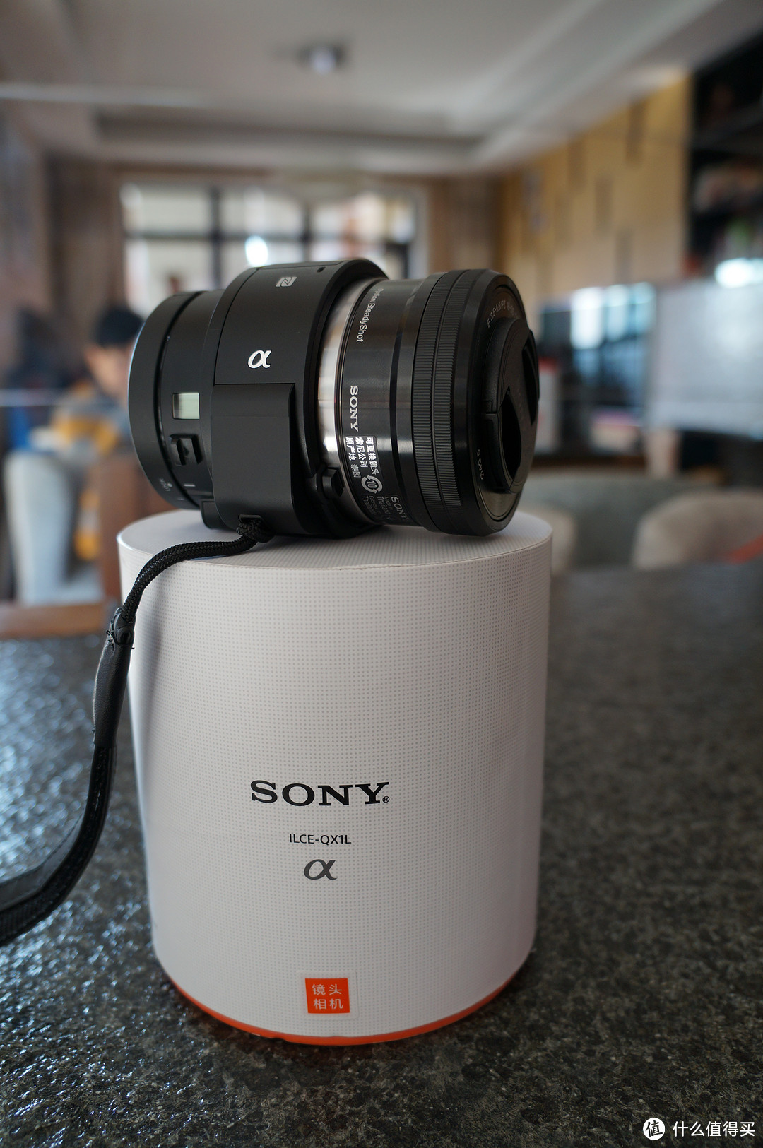 看索尼大法黑科技！哥的奶昔是5.5寸的：Sony 索尼 QX1L 镜头相机