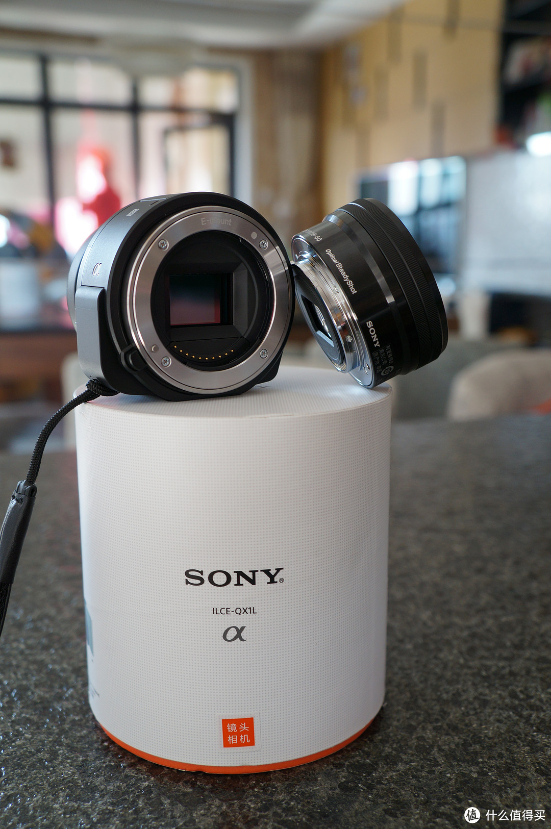 看索尼大法黑科技！哥的奶昔是5.5寸的：Sony 索尼 QX1L 镜头相机