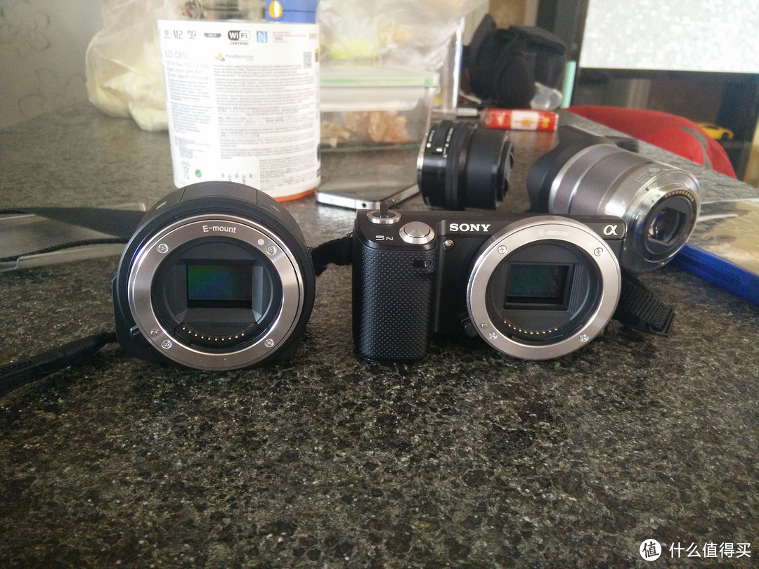 看索尼大法黑科技！哥的奶昔是5.5寸的：Sony 索尼 QX1L 镜头相机