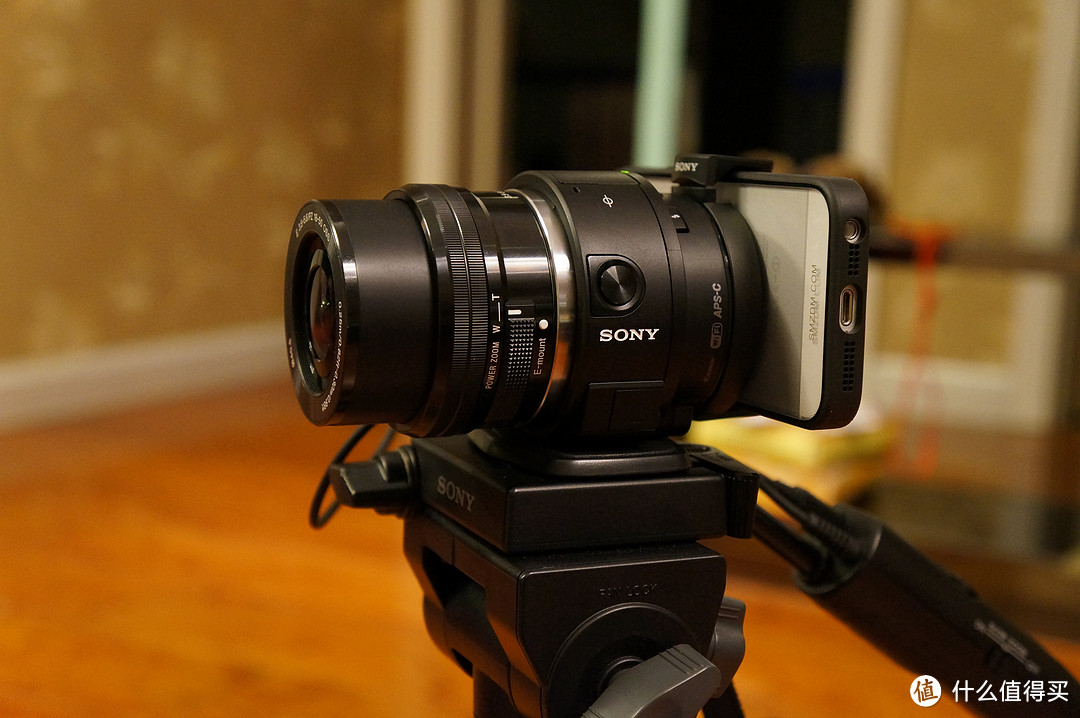 看索尼大法黑科技！哥的奶昔是5.5寸的：Sony 索尼 QX1L 镜头相机