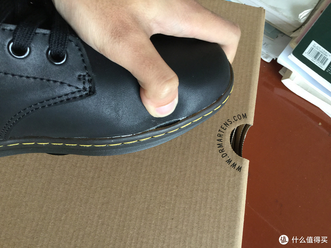 美亚直邮 Dr. Martens Tobias 男款马丁靴，坑爹的瑕疵