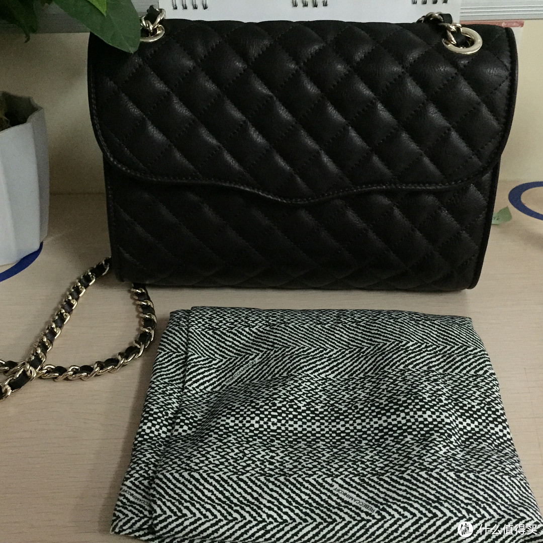 烧包网入手 Rebecca Minkoff 女款经典挎包，樱桃黑好经典