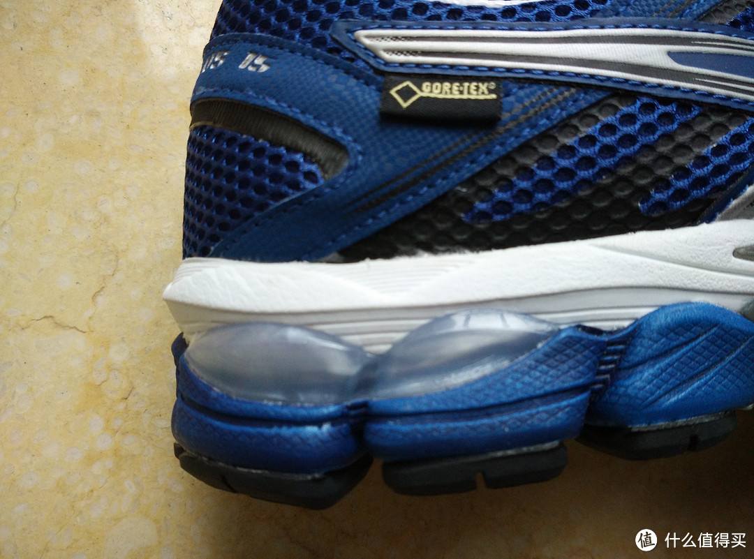 防水是关键：Asics 亚瑟士 GEL-CUMULUS 15 G-TX T3C4N 跑鞋