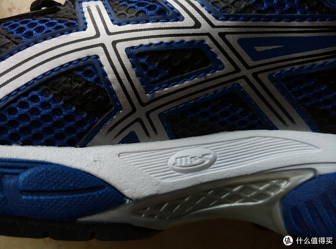 防水是关键：Asics 亚瑟士 GEL-CUMULUS 15 G-TX T3C4N 跑鞋