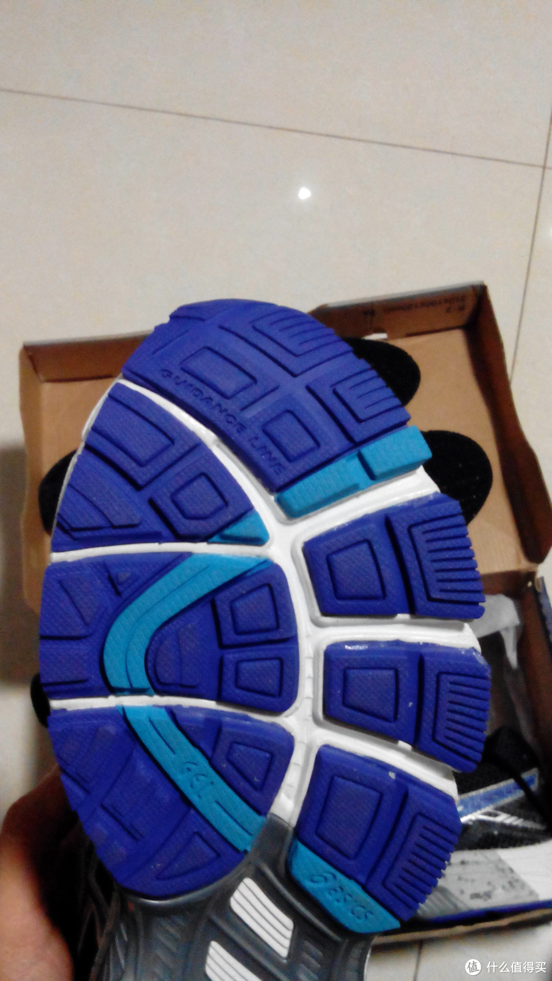 为了压马路购入 ASICS 亚瑟士 GT-1000 GTX 防水款跑鞋