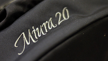 伪驴晒鸟 篇二：ARC'TERYX 始祖鸟 Miura 20 攀登背包 (20L/Black)