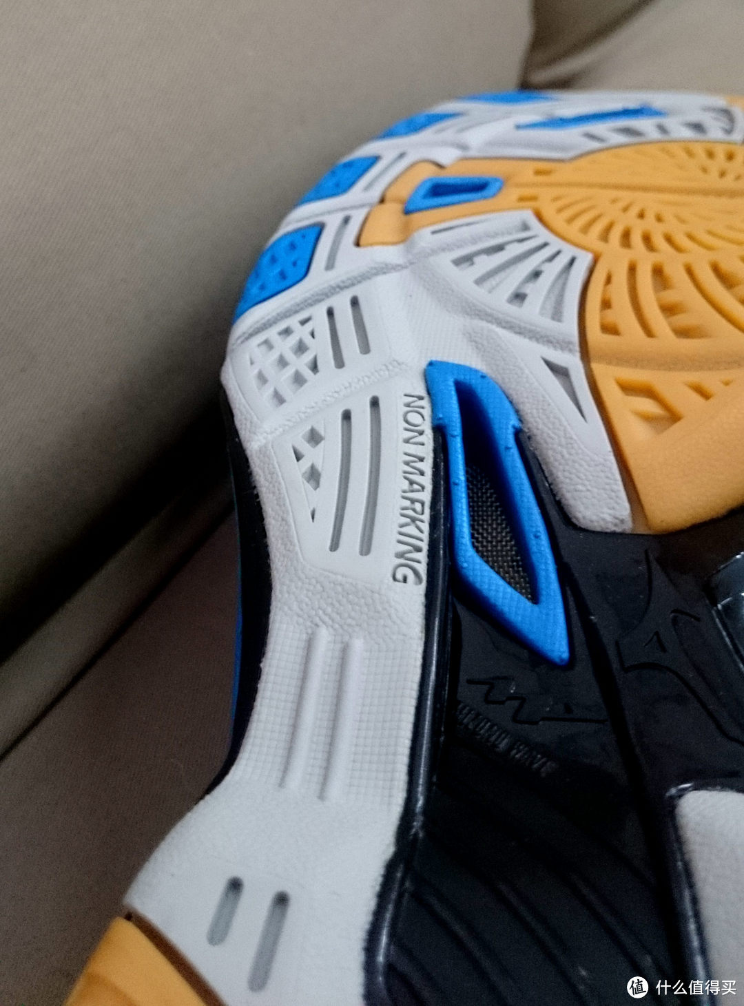 一个胖子的羽毛球鞋的另类选择:Mizuno 美津浓 Tornado 9 男款排球鞋