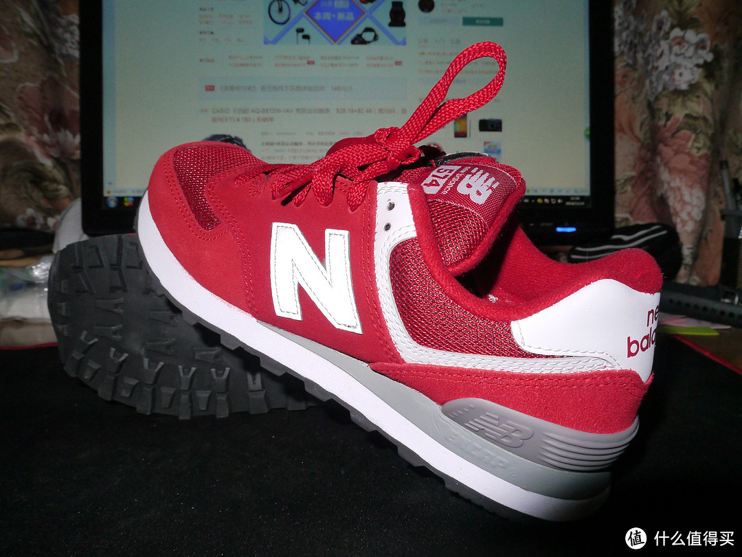 来自于银泰百货的红色：new balance 新百伦 574 休闲运动鞋
