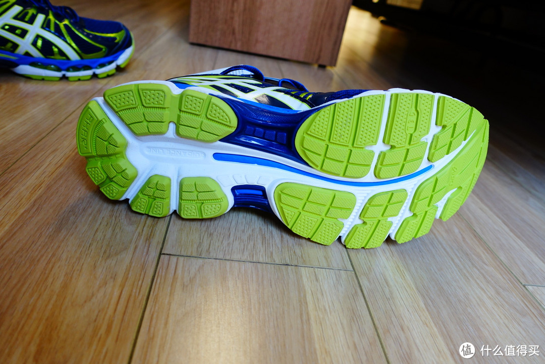 蜈蚣怪的第一双ASICS跑鞋：ASICS 亚瑟士 GEL-NIMBUS 15 T3B0N 男款跑鞋