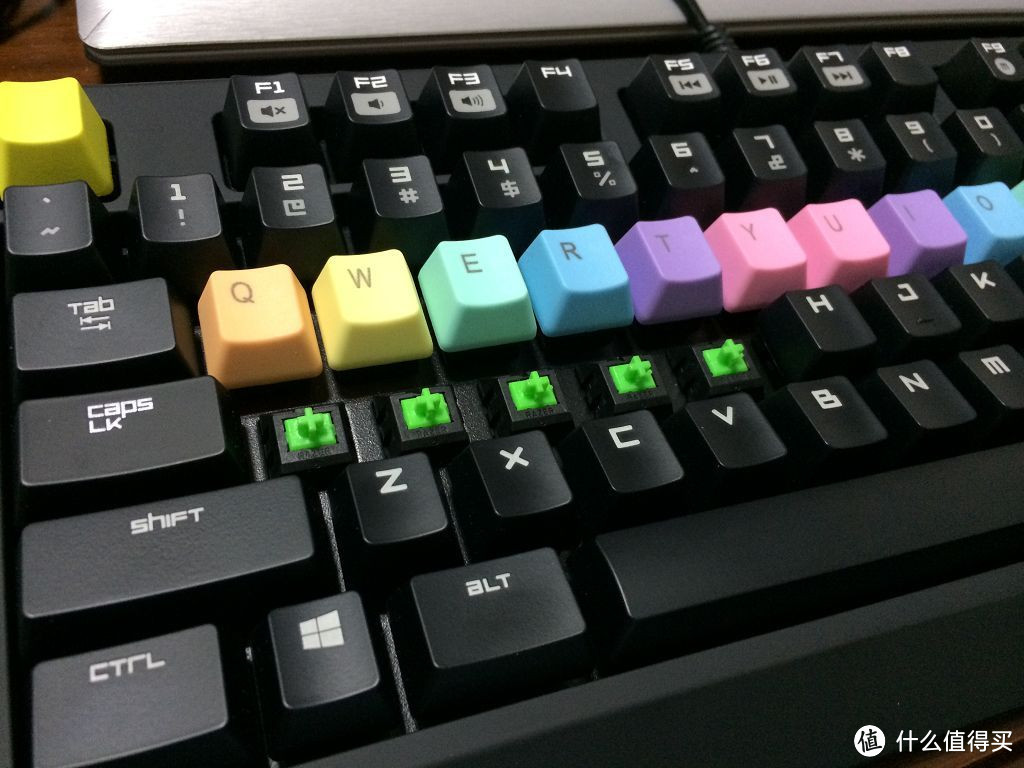 小白初烧机械键盘：Razer 雷蛇 BlackWidow TE黑寡妇蜘蛛竞技版 &POKER II 白色茶轴 & 各色键帽