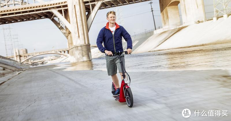 秉承复古英伦风：BMW 展示 MINI 新款电滑板概念 Citysurfer
