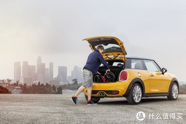 秉承复古英伦风：BMW 展示 MINI 新款电滑板概念 Citysurfer