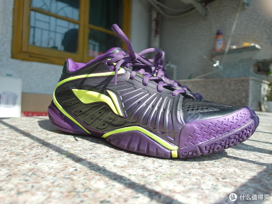 玄武重靴：LI-NING 李宁 灵敏羽毛球鞋 AYAG003