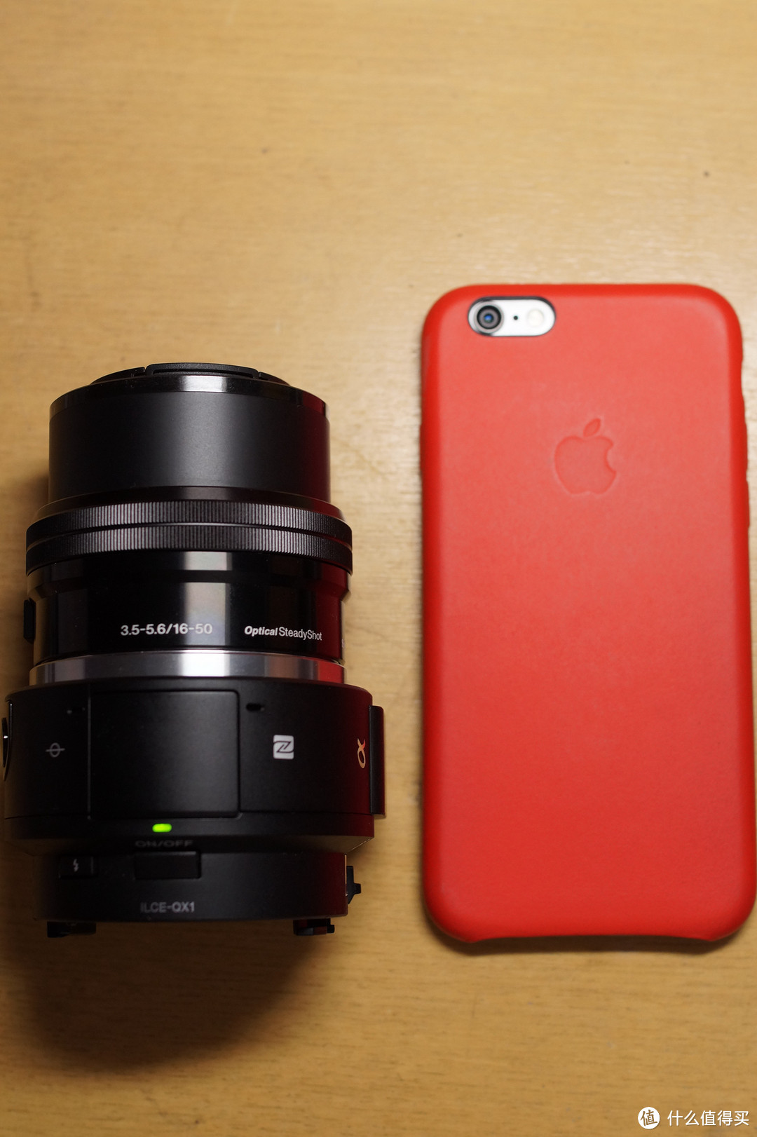 跟iPhone6比个大小，镜头伸出的完全体真心够长的！