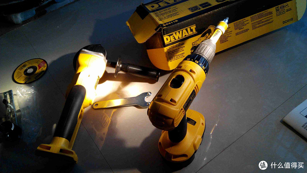 DEWALT 得伟 DC411B 无绳角磨机