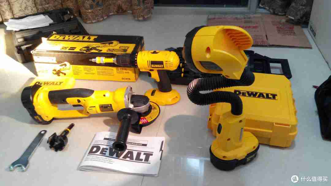 DEWALT 得伟 DC411B 无绳角磨机