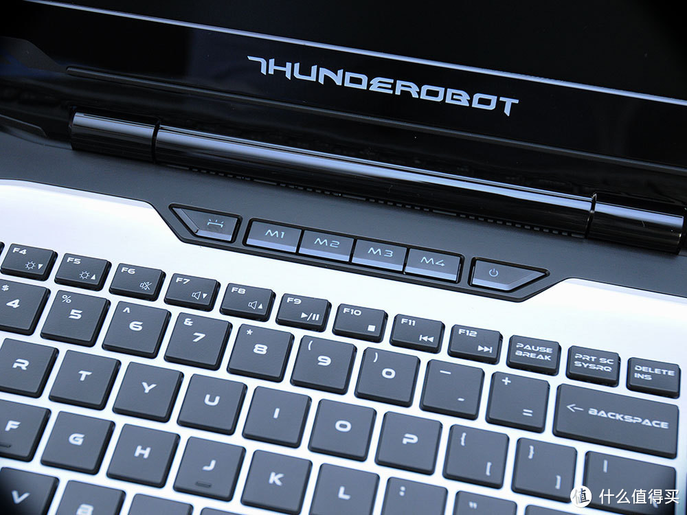 炫酷灯光 保时捷外观 小晒：ThundeRobot 雷神 911-E1 15.6英寸游戏本