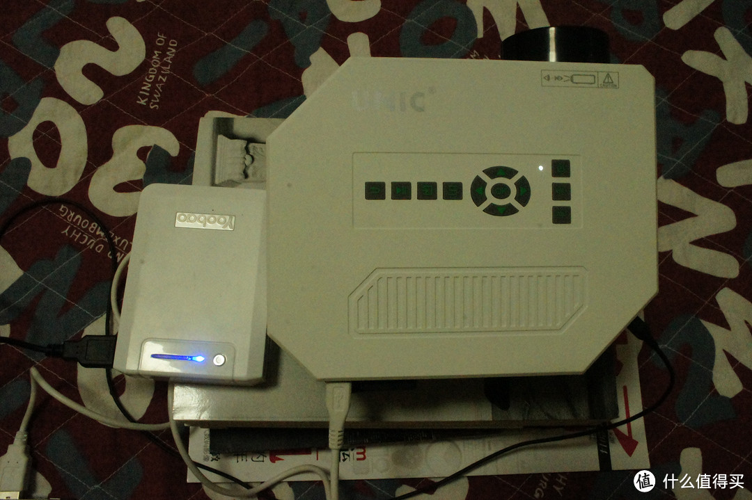 屌丝の玩物：UNIC 优丽可 UC30 家庭微型迷你投影机