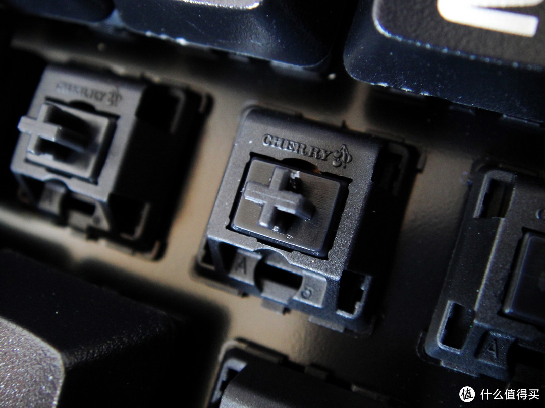 黑红争锋：BenQ 明基 KX890 天极镜 机械键盘 黑轴普及版 PK微橙G74
