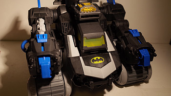 蝙蝠侠和他的“大坦克”来啦！ Fisher-Price 费雪 Imaginext DC Super Friends RC Transforming Bat Bot 蝙蝠侠玩具