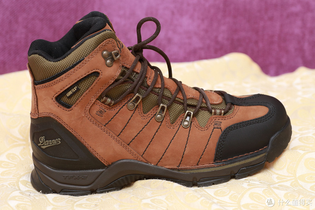 Danner 丹纳 Fowler 5.5 GTX  男款徒步靴 & Danner 丹纳 Mt Defiance  男款徒步靴 & New Balance W993 跑鞋